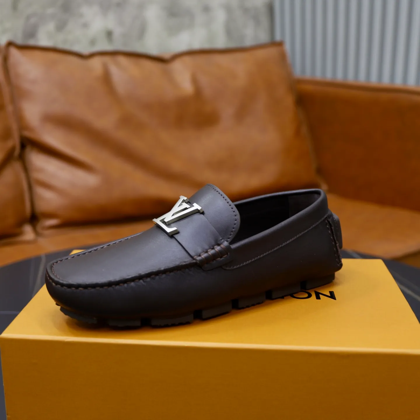 Ex-factory price: 480💰【LV】Louis Vuitton ⚠️High-end men’s driving and pedal series ⚠️38-44 (customized for 45) ⚠️All original cowhide leather! Thick and soft! Made entirely of calfskin lining! Rubber sheet anti-slip beanie sole! Three-dimensional package technology! Fashionable and classic! Handicrafts! Original high quality! Feel free to compare!